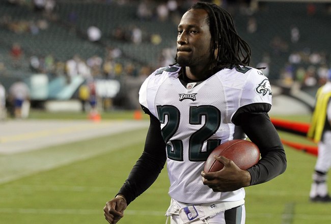 PHILADELPHIA, PA - AUGUST 11:  Asante Samuel #22 of the Philadelphia Eagles in action against the Baltimore Ravens during their pre season game on August 11, 2011 at Lincoln Financial Field in Philadelphia, Pennsylvania.  (Photo by Jim McIsaac/Getty Images)