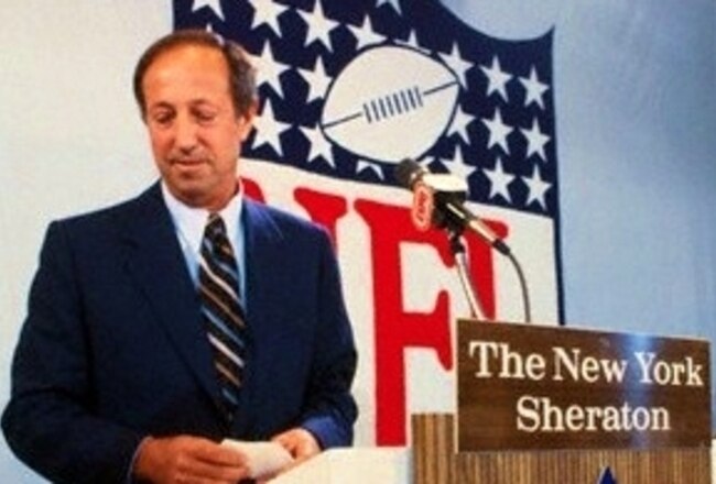 Originalcaptionnflcommissionerpeterozelleannouncesthefirstpickofnflcollegedraftthebaltimorecoltsdraftjohnelwaywiththefirstpick