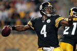 PITTSBURGH - AUGUST 18:  Byron Leftwich #4 of the Pittsburgh Steelers throws a pass against the Philadelphia Eagles during the preseason game on August 18, 2011 at Heinz Field in Pittsburgh, Pennsylvania.  (Photo by Jared Wickerham/Getty Images)