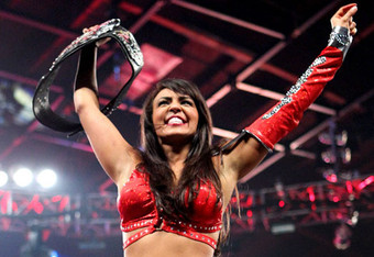 Extreme Rules - Page 5 0-layla-642x361_crop_340x234