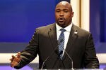 LOS ANGELES, CA - JUNE 07:  Formar NFL player Warren Sapp appears onstage at the Cedars-Sinai Medical Center's 24th Annual Sports Spectacular at the Century Plaza Hotel on June 7, 2009 in Los Angeles, California.  (Photo by Kevin Winter/Getty Images)