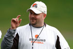 BEREA, OH - MAY 02: Offensive coordinator Brian Daboll of the Cleveland Browns talks with a player during rookie mini camp at the Cleveland Browns Training and Administrative Complex on May 2, 2009 in Berea, Ohio.  (Photo by Gregory Shamus/Getty Images)