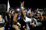PASADENA, CA - JANUARY 04:  Quarterback Vince Young #10 of the Texas Longhorns celebrates after defeating the USC Trojans in the final moments of the BCS National Championship Rose Bowl Game at the Rose Bowl on January 4, 2006 in Pasadena, California.  Texas defeated USC 41-38.  (Photo by Harry How/Getty Images)