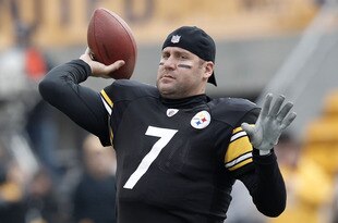 PITTSBURGH, PA - OCTOBER 30:  Ben Roethlisberger #7 of the Pittsburgh Steelers warms up prior to the game against the New England Patriots on October 30, 2011 at Heinz Field in Pittsburgh, Pennsylvania.  (Photo by Jared Wickerham/Getty Images)
