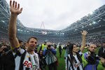 TURIN, ITALY - MAY 13:  Alessandro Del Piero of Juventus FC and wife Sonia Amoruso salute the fans after the Serie A match between Juventus FC and Atalanta BC at Juventus Stadium on May 13, 2012 in Turin, Italy.  (Photo by Valerio Pennicino/Getty Images)