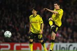 LONDON, ENGLAND - NOVEMBER 23:  Shinji Kagawa of Dortmund looks on as  Robert Lewandowski of Dortmund takes a shot during the UEFA Champions League Group F match between Arsenal FC and Borussia Dortmund  at Emirates Stadium on November 23, 2011 in London, England.  (Photo by Mike Hewitt/Getty Images)
