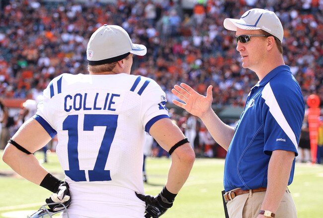 CINCINNATI, OH - OCTOBER 16:  Peyton Manning the #18 of the Indianapolis Colts talks with Austin Collie #17 during the NFL game against the Cincinnati Bengals at Paul Brown Stadium on October 16, 2011 in Cincinnati, Ohio.  (Photo by Andy Lyons/Getty Images)
