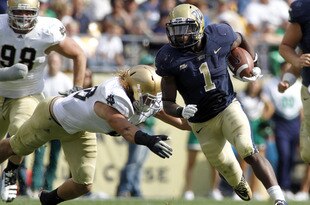 PITTSBURGH, PA - SEPTEMBER 24:  Ray Graham #1 of the Pittsburgh Panthers carries the ball against the Notre Dame Fighting Irish during the game on September 24, 2011 at Heinz Field in Pittsburgh, Pennsylvania.  The Irish defeated the Panthers 15-12.  (Photo by Justin K. Aller/Getty Images)