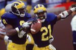 1991:  Desmond Howard #21 of the Michigan Wolverines runs in the End Zone after making a touchdown against the Ohio State circa 1991 in Ann Arbor, Michigan.  Wolverines won 31 -3. (Photo by Chris Covatta/Getty Images)