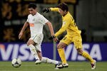 TOYOTA, JAPAN - DECEMBER 14:  Ganso (L) of Santos challenges Ryoichi Kurisawa of Kashiwa Reysol during the FIFA Club World Cup semi final match between Kashiwa Reysol and Santos at Toyota Stadium on December 14, 2011 in Toyota, Japan.  (Photo by Lintao Zhang/Getty Images)