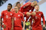MADRID, SPAIN - APRIL 25:  Bayern Munich line up during the UEFA Champions League Semi Final second leg between Real Madrid CF and Bayern Munich at The Bernabeu Stadium on April 25, 2012 in Madrid, Spain.  (Photo by Jasper Juinen/Getty Images)