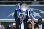 MUNICH, GERMANY - MAY 19: Roberto Di Matteo interim manager of Chelsea lifts the trophy in celebration after their victory in the UEFA Champions League Final between FC Bayern Muenchen and Chelsea at the Fussball Arena München on May 19, 2012 in Munich, Germany.  (Photo by Mike Hewitt/Getty Images)