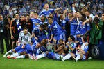 MUNICH, GERMANY - MAY 19:  Chelsea players celebrate with the trophy after their victory in the UEFA Champions League Final between FC Bayern Muenchen and Chelsea at the Fussball Arena München on May 19, 2012 in Munich, Germany.  (Photo by Alex Livesey/Getty Images)