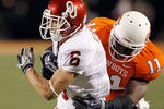 STILLWATER, OK - NOVEMBER 27:  Wide receiver Cameron Kenney #6 of the Oklahoma Sooners carries the ball against linebacker Shaun Lewis #11 of the Oklahoma State Cowboys at Boone Pickens Stadium on November 27, 2010 in Stillwater, Oklahoma.  The Sooners beat the Cowboys 47-41.  (Photo by Tom Pennington/Getty Images)