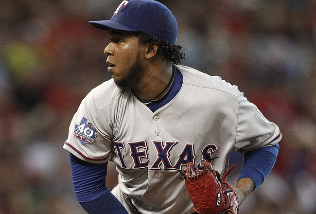 Rangers' Feliz Lands On DL With Elbow Inflammation