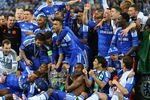 MUNICH, GERMANY - MAY 19:  Chelsea players celebrate with the trophy after their victory in the UEFA Champions League Final between FC Bayern Muenchen and Chelsea at the Fussball Arena München on May 19, 2012 in Munich, Germany.  (Photo by Alex Livesey/Getty Images)