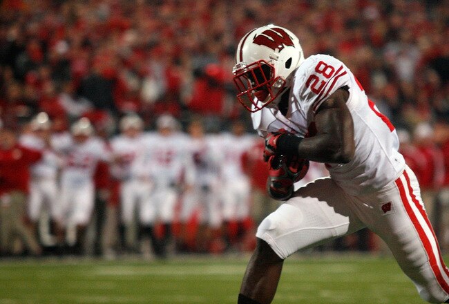 COLUMBUS, OH - OCTOBER 29:  Montee Ball #28 of the Wisconsin Badgers runs the ball into the end zone to score against the Ohio State Buckeyes during the first quarter on October 29, 2011 at Ohio Stadium in Columbus, Ohio. (Photo by Kirk Irwin/Getty Images)