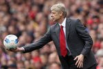 LONDON, ENGLAND - MAY 05:  Arsenal Manager Arsene Wenger instructs his team during the Barclays Premier League match between Arsenal and Norwich City at the Emirates Stadium on May 5, 2012 in London, England.  (Photo by Bryn Lennon/Getty Images)