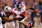 INDIANAPOLIS, IN - FEBRUARY 05:  Hakeem Nicks #88 of the New York Giants runs against Jerod Mayo #51 of the New England Patriots during Super Bowl XLVI at Lucas Oil Stadium on February 5, 2012 in Indianapolis, Indiana.  (Photo by Jamie Squire/Getty Images)