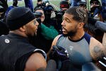 BALTIMORE, MD - JANUARY 15:  Ray Lewis #52 of the Baltimore Ravens shakes hands with  Arian Foster #23 of the Houston Texans following the Ravens 20-13 win during the AFC Divisional playoff game at M&T Bank Stadium on January 15, 2012 in Baltimore, Maryland. (Photo by Patrick McDermott/Getty Images)