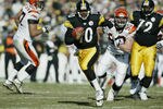PITTSBURGH- NOVEMBER 24:  Quarterback Kordell Stewart #10 of the Pittsburgh Steelers scrambles for yards during the NFL game against the Cincinnati Bengals at Heinz Field on November 24, 2002 in Pittsburgh, Pennsylvania.  Pittsburgh won the game, 29-21. (Photo by Tom Pidgeon/Getty Images)
