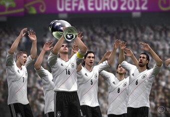 Euro_2012_germany_trophy2_crop_340x234