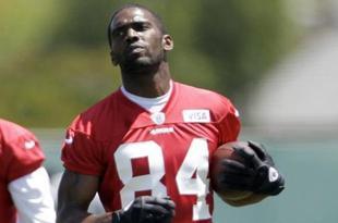Randy-moss-impresses-at-49ers-practice-0g1fbii3-x-large_crop_310x205