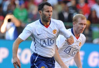 CAPE TOWN, SOUTH AFRICA - JULY 19: Ryan Giggs and Paul Scholes during the Vodacom Challenge match between Kaizer Chiefs and Manchester United at Newlands Stadium on July 19, 2008 in Cape Town, South Africa. (Photo by Lefty Shivambu/Gallo Images/Getty Images)