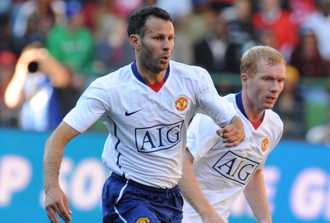CAPE TOWN, SOUTH AFRICA - JULY 19: Ryan Giggs and Paul Scholes during the Vodacom Challenge match between Kaizer Chiefs and Manchester United at Newlands Stadium on July 19, 2008 in Cape Town, South Africa. (Photo by Lefty Shivambu/Gallo Images/Getty Images)