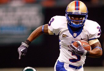 NEW ORLEANS - SEPTEMBER 04:  Damaris Johnson #3 of the Tulsa Golden Hurricanes runs past Charles Harris #21 of the Tulane Green Wave at the Louisiana Superdome on September 4, 2009 in New Orleans, Louisiana.  (Photo by Chris Graythen/Getty Images)