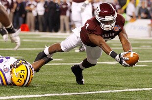 ARLINGTON, TX - JANUARY 07:  Uzoma Nwachukwu #7 of the Texas A&M Aggies scores a touchdown over Kelvin Sheppard #11 of the Louisiana State University Tigers during the AT&T Cotton Bowl at Cowboys Stadium on January 7, 2011 in Arlington, Texas.  (Photo by Chris Graythen/Getty Images)