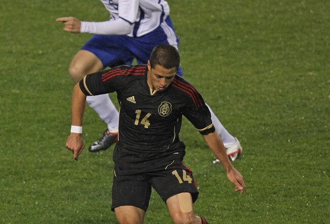 CHICAGO, IL - MAY 31:  Javier Hernandez #14 of Mexico controls the ball against Bosnia-Herzegovina during an international friendly at Soldier Field on May 31, 2012 in Chicago, Illinois. Mexico defeated Bosnia-Herzegovina 2-1.  (Photo by Jonathan Daniel/Getty Images)