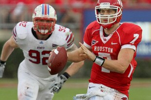 HOUSTON, TX - NOVEMBER 19: Quarterback Case Keenum #7 of the Houston Cougars rushes with the ball while defensive end Margus Hunt #92 of the Southern Methodist University Mustangs gives chase on November 19, 2011 at Robertson Stadium in Houston, Texas. (Photo by Thomas B. Shea/Getty Images)