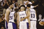 SACRAMENTO, CA - MAY 04:  Point guard Mike Bibby #10 of the Sacramento Kings huddles with his teammates in game 1 of the 2002 NBA Western Conference semifinals against the Dallas Mavericks at ARCO arena in Sacramento, California on May 04, 2002.  The Kings defeated the Mavericks 108-91. NOTE TO USER: User expressly acknowledges and agrees that, by downloading and/or using this Photograph, User is consenting to the terms and conditions of the Getty Images License Agreement. Mandatory copyright notice : Copyright 2001 NBAE. (Photo by Jed Jacobsohn /Getty Images)