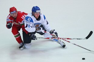 ZURICH, SWITZERLAND - MAY 02:  Leo Komarov of Finland (R) tangles with Dmitri Meleshko of Belarus during the IIHF World Championship match between Finland v Belarus at the Arena Zurich-Kloten on May 2, 2009 in Zurich, Switzerland.  (Photo by Mike Hewitt/Getty Images)