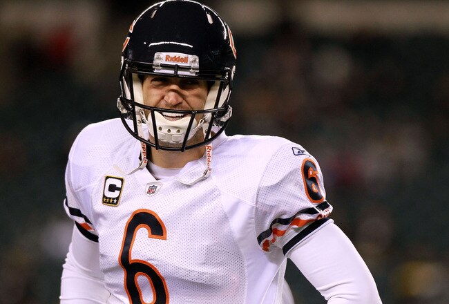 PHILADELPHIA, PA - NOVEMBER 07:  Quarterback Jay Cutler #6 of the Chicago Bears smiles during warm-ups before playing against the Philadelphia Eagles during a game at Lincoln Financial Field on November 7, 2011 in Philadelphia, Pennsylvania.  (Photo by Nick Laham/Getty Images)