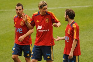 SEVILLE, SPAIN - JUNE 02:  Fernando Torres (C) chats with Juan Mata (R) while Santiago Cazorla looks on during a training session at La Cartuja stadium on June 2, 2012 in Seville, Spain. Spain play China in a friendly match June 3rd in preparation for the upcoming Euro 2012  (Photo by Denis Doyle/Getty Images)