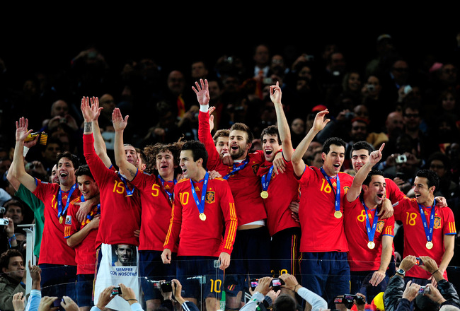 JOHANNESBURG, SOUTH AFRICA - JULY 11:  The Spain team celebrate winning the World Cup during the 2010 FIFA World Cup South Africa Final match between Netherlands and Spain at Soccer City Stadium on July 11, 2010 in Johannesburg, South Africa.  (Photo by Jamie McDonald/Getty Images)