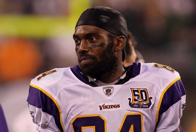 EAST RUTHERFORD, NJ - OCTOBER 11:  Randy Moss #84 of the Minnesota Vikings looks on against the New York Jets at New Meadowlands Stadium on October 11, 2010 in East Rutherford, New Jersey.  (Photo by Jim McIsaac/Getty Images)