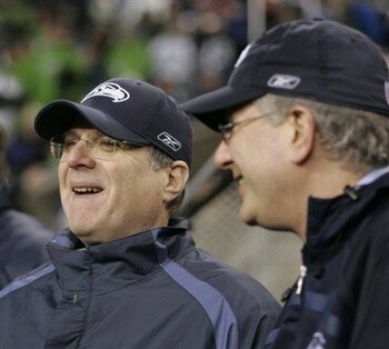 Seahawks-owner-paul-allen-left-and-team-ceo-tod-leiweke-right_display_image