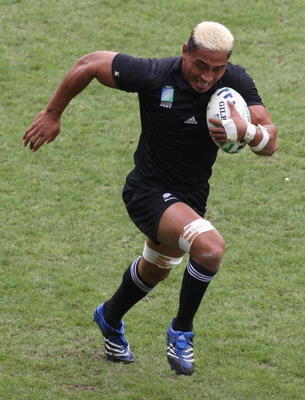 Jerry Collins Tackle