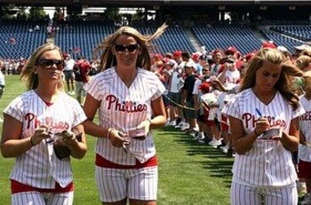 Ballgirls2_display_image