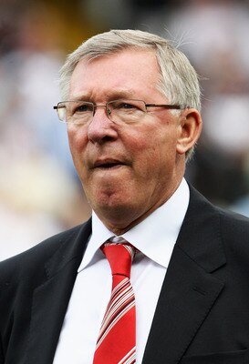 LONDON, ENGLAND - AUGUST 22:  Sir Alex Ferguson manager of Manchester United looks on prior to the Barclays Premier League match between Fulham and Manchester United at Craven Cottage on August 22, 2010 in London, England.  (Photo by Phil Cole/Getty Image