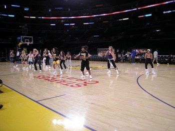 Lakerscheerleaders_display_image