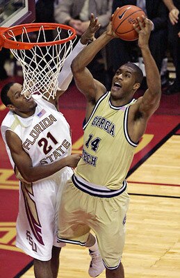Derrick_favors_6_display_image