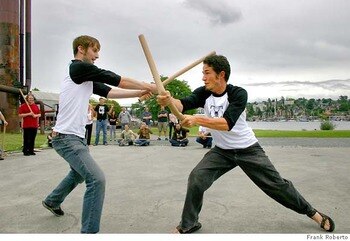 2cardboardtubedueling_display_image