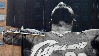 Nba_a_lebron_sign_576_display_image