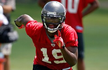TAMPA, FL - MAY 01:  Receiver Mike Williams #19 of the Tampa Bay Buccaneers runs during the Buccaneers Rookie mini camp at One Buccaneer Place on May 1, 2010 in Tampa, Florida.  (Photo by J. Meric/Getty Images)