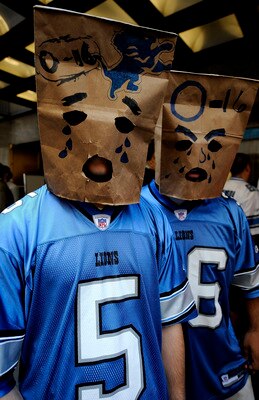 NEW YORK - APRIL 25:  Detroit Lions fans wait for admission to Radio City Music Hall for the 2009 NFL Draft on April 25, 2009 in New York City.  (Photo