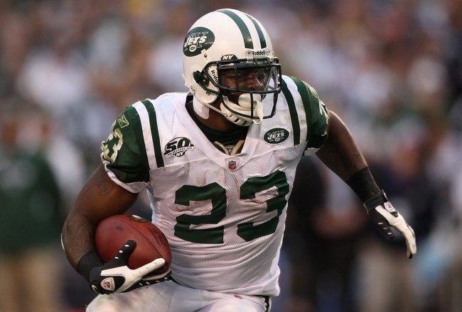 SAN DIEGO - JANUARY 17:  Running back Shonn Greene #23 of the New York Jets runs with the ball against the San Diego Chargers during the AFC Divisional Playoff Game at Qualcomm Stadium on January 17, 2010 in San Diego, California.  (Photo by Donald Mirall